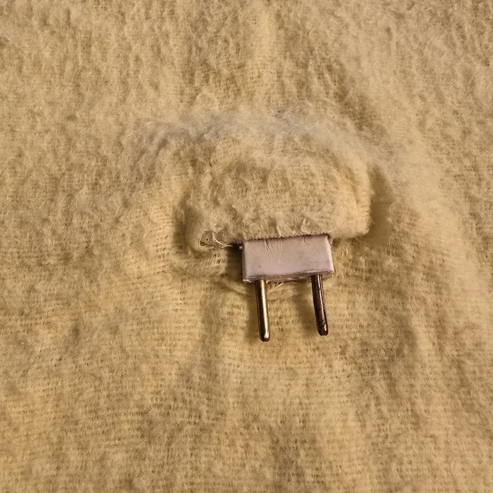 Vintage Electric Heated Blanket YELLOW Twin Size Satin Edge *DOES‎ NOT HAVE PLUG